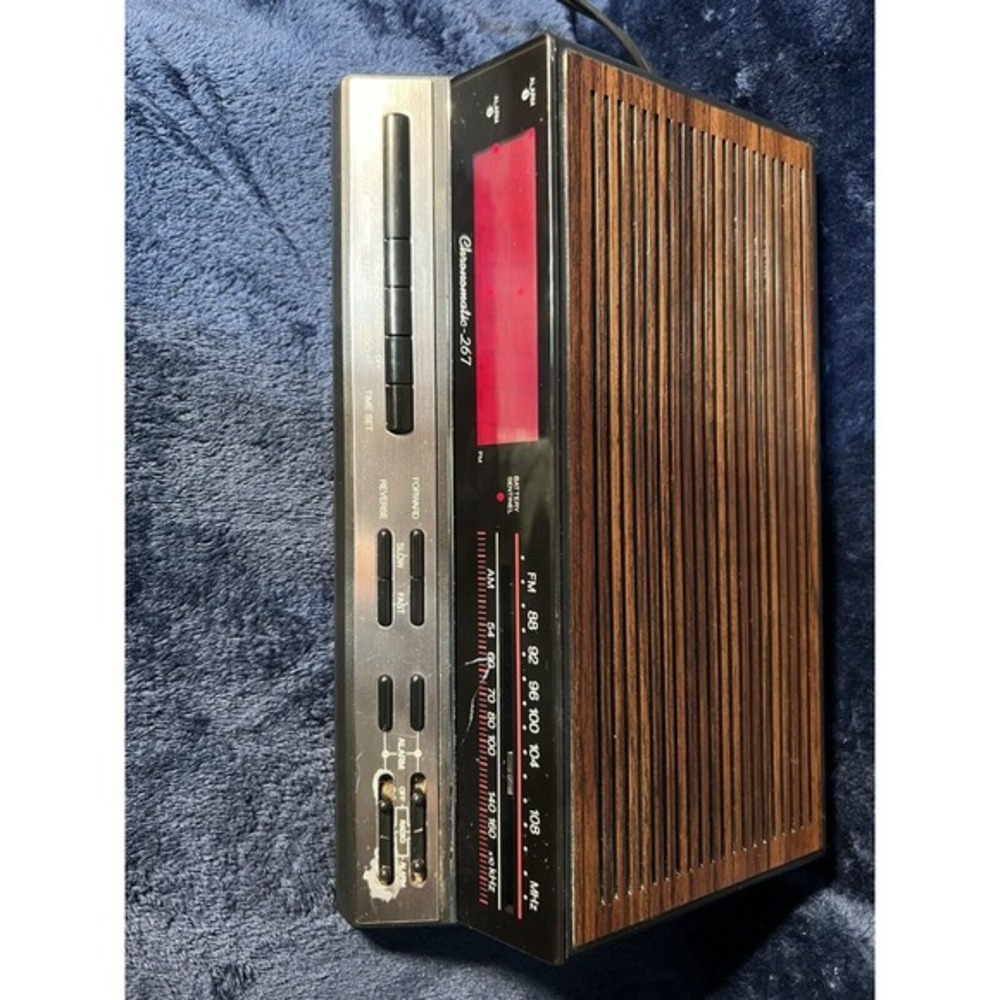 Realistic Chronomatic 267 AM/FM Alarm Clock Radio 12-1575 In Brown Color Working - Picture 7 of 8